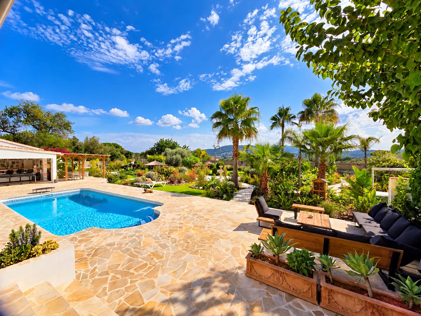 Charmante villa de 6 chambres à vendre à Javea, près de la vieille ville et de l'école internationale.
