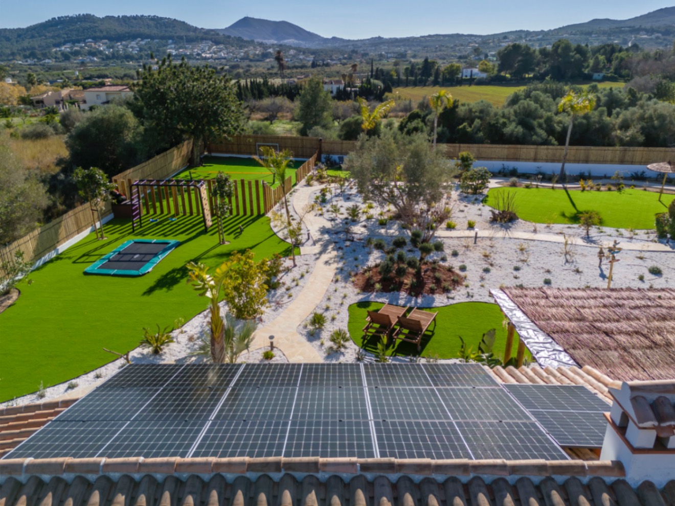 Charmante villa de 6 chambres à vendre à Javea, près de la vieille ville et de l'école internationale.