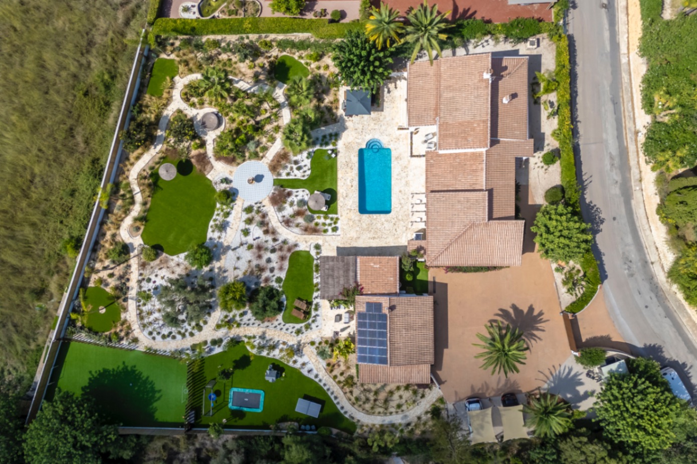 Charmante villa de 6 chambres à vendre à Javea, près de la vieille ville et de l'école internationale.