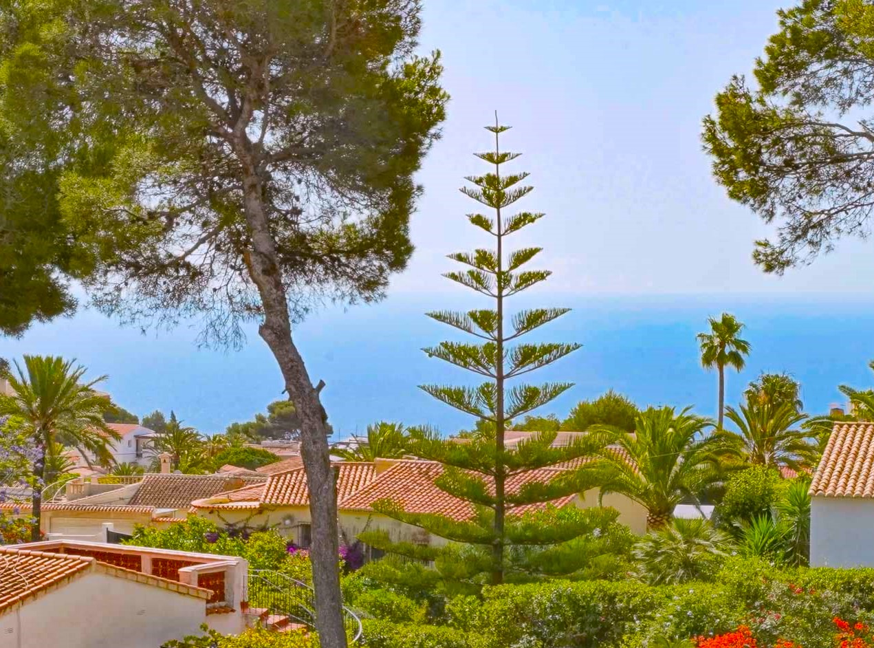 Villa in Ibicenco-stijl met 5 slaapkamers en uitzicht op zee te koop in Javea