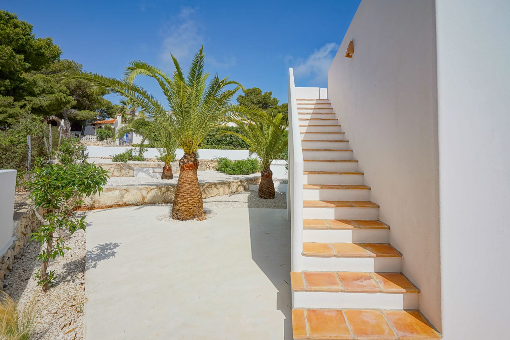 Villa in Ibicenco-stijl met 5 slaapkamers en uitzicht op zee te koop in Javea