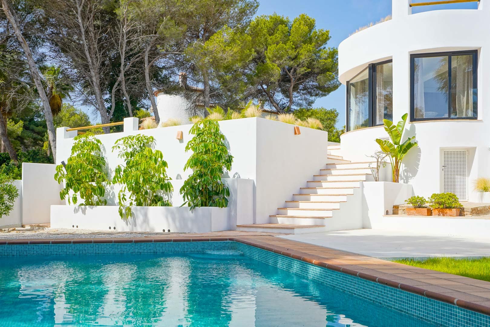 Villa in Ibicenco-stijl met 5 slaapkamers en uitzicht op zee te koop in Javea
