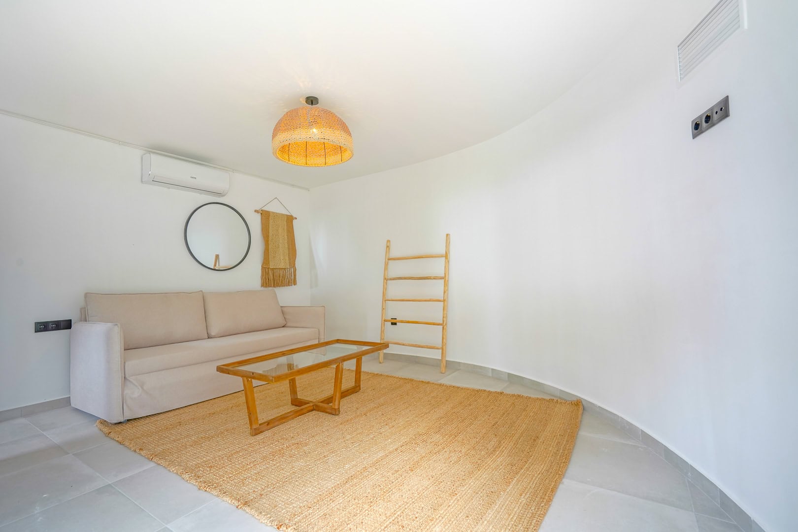 Villa in Ibicenco-stijl met 5 slaapkamers en uitzicht op zee te koop in Javea