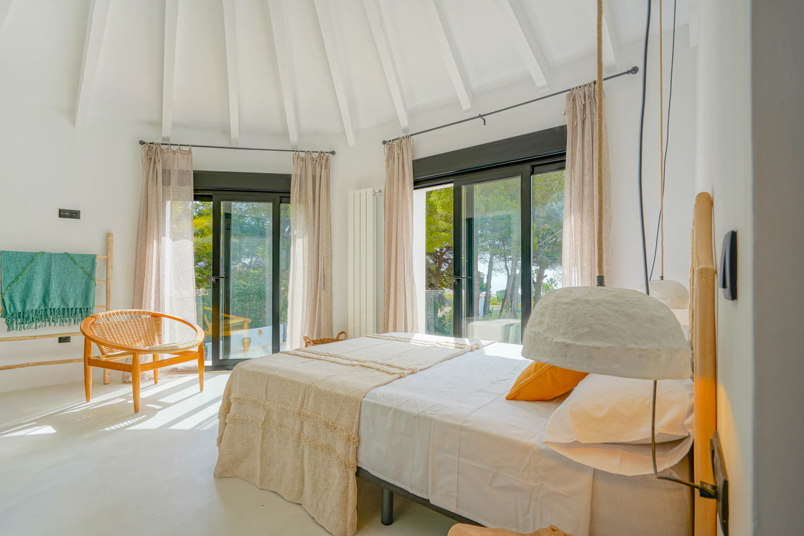 Villa in Ibicenco-stijl met 5 slaapkamers en uitzicht op zee te koop in Javea