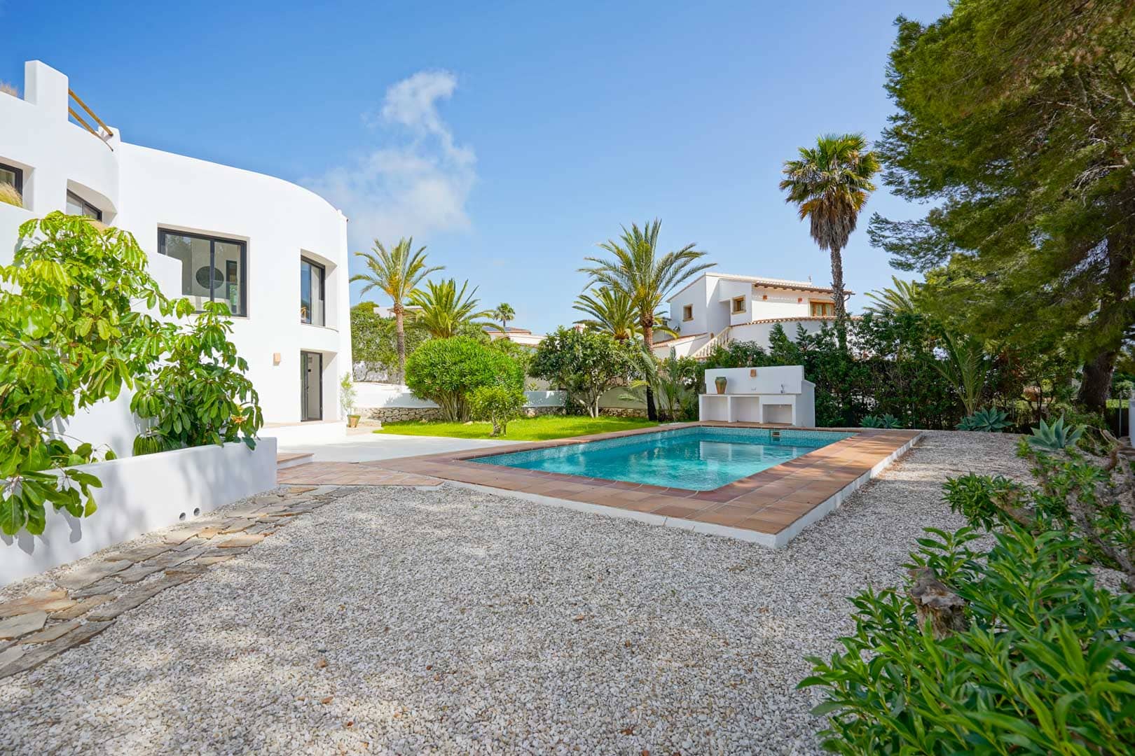 Villa in Ibicenco-stijl met 5 slaapkamers en uitzicht op zee te koop in Javea