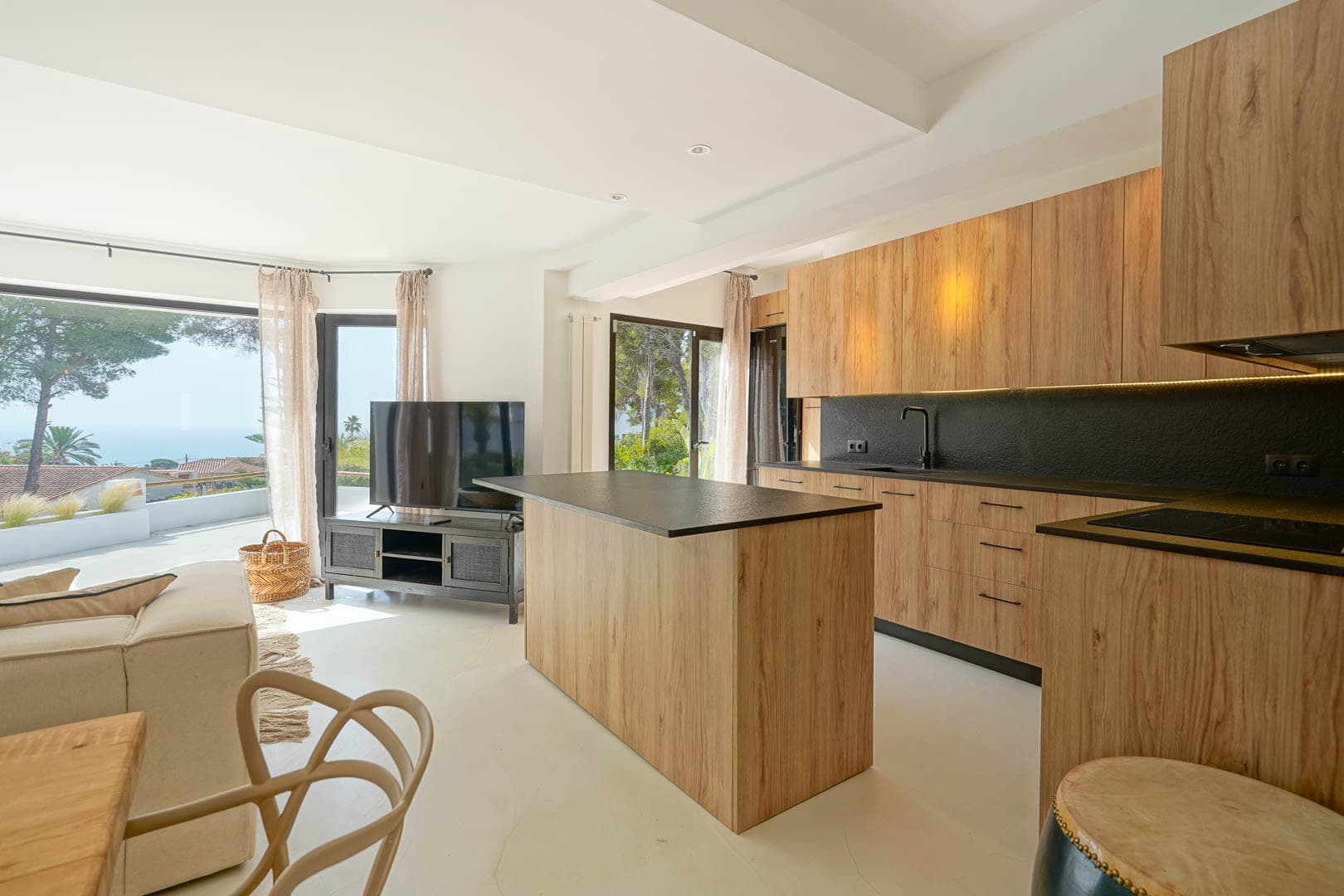 Villa in Ibicenco-stijl met 5 slaapkamers en uitzicht op zee te koop in Javea