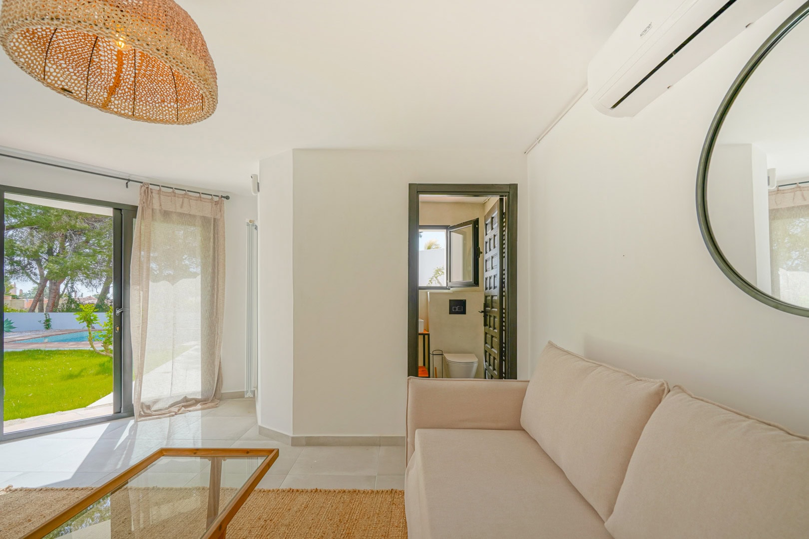 Villa in Ibicenco-stijl met 5 slaapkamers en uitzicht op zee te koop in Javea