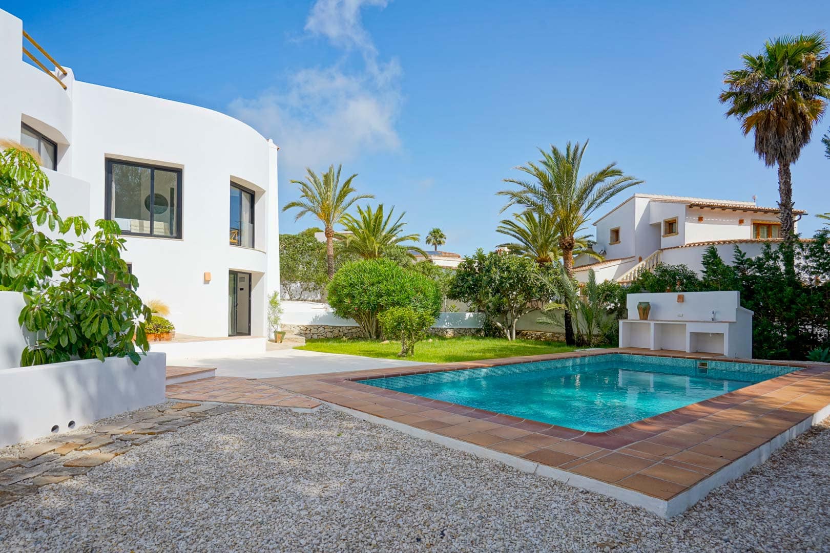 Villa in Ibicenco-stijl met 5 slaapkamers en uitzicht op zee te koop in Javea