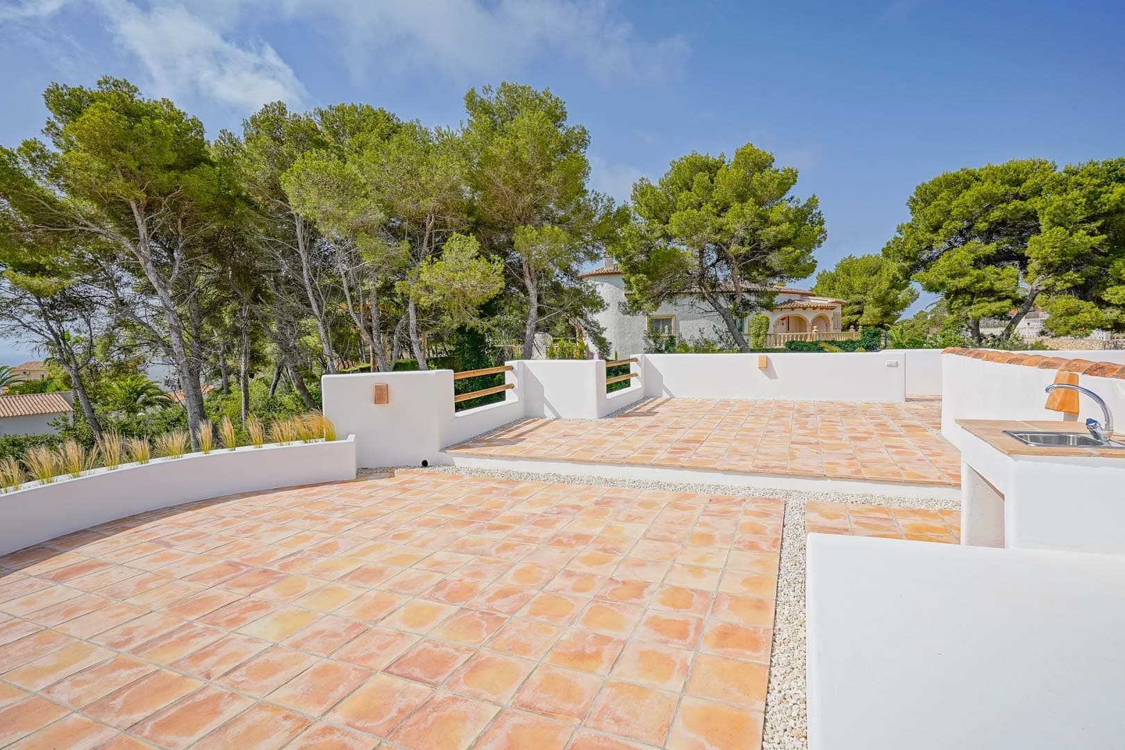 Villa in Ibicenco-stijl met 5 slaapkamers en uitzicht op zee te koop in Javea