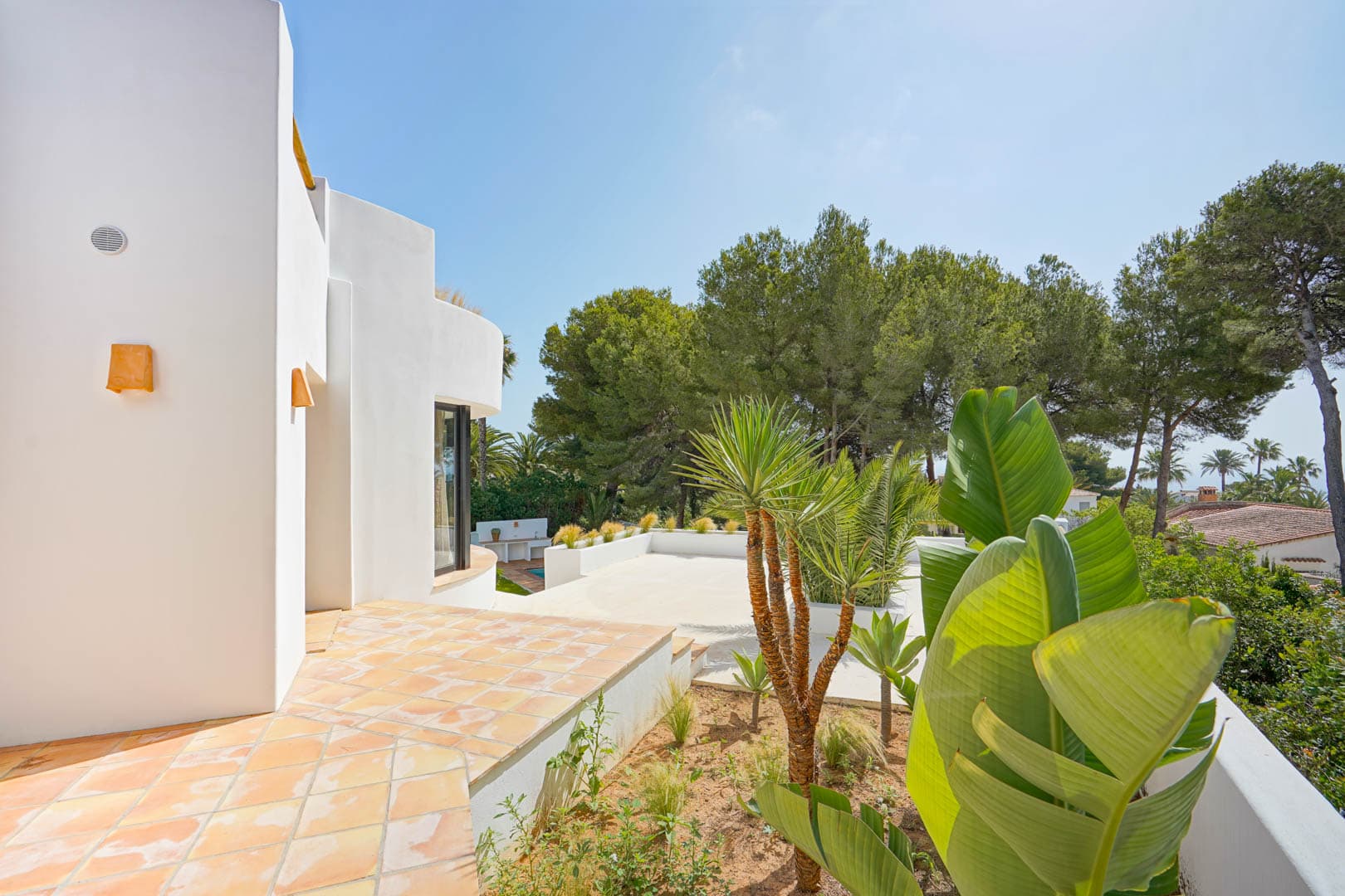 Villa in Ibicenco-stijl met 5 slaapkamers en uitzicht op zee te koop in Javea