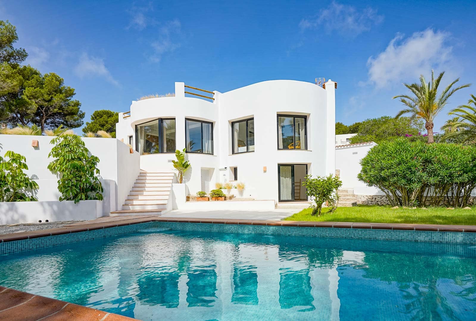 Villa in Ibicenco-stijl met 5 slaapkamers en uitzicht op zee te koop in Javea