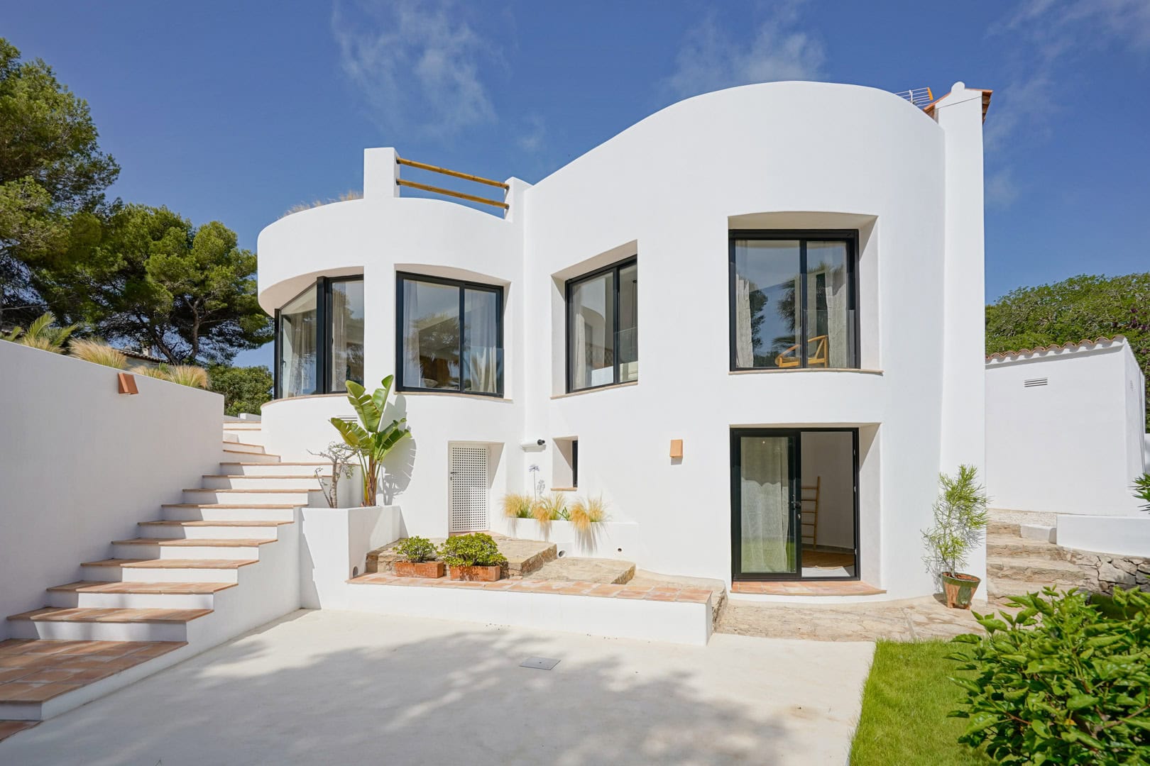 Villa in Ibicenco-stijl met 5 slaapkamers en uitzicht op zee te koop in Javea