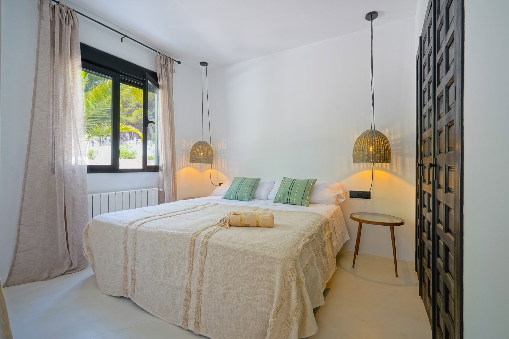 Villa in Ibicenco-stijl met 5 slaapkamers en uitzicht op zee te koop in Javea