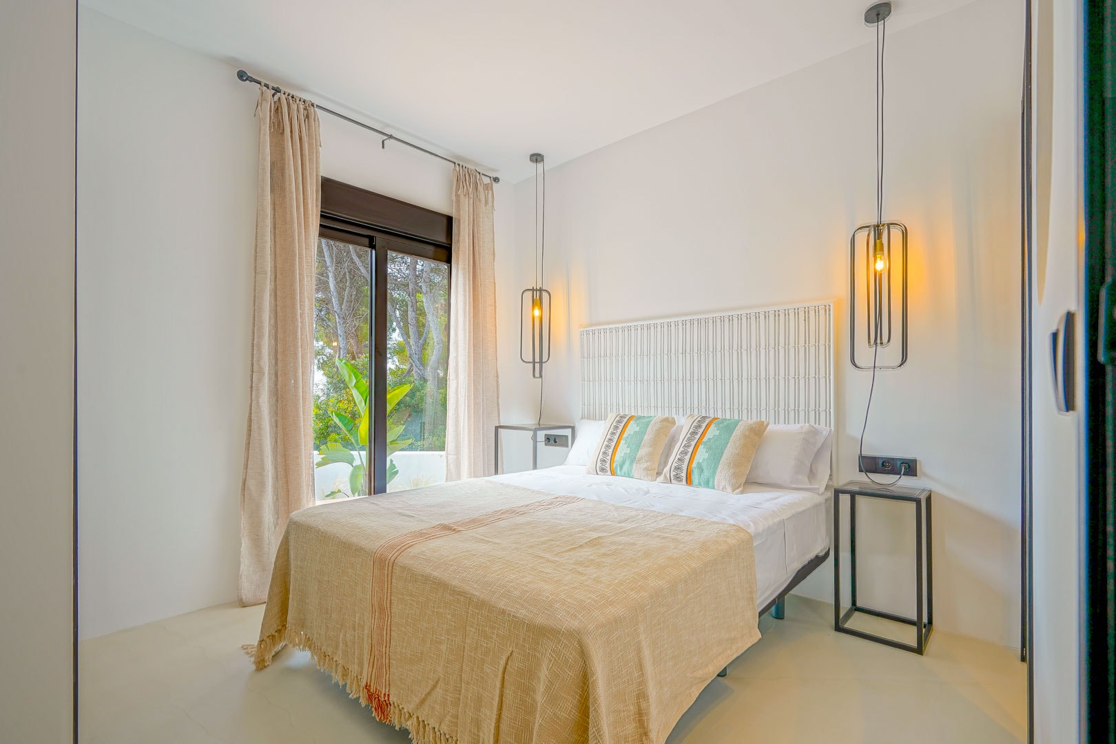 Villa in Ibicenco-stijl met 5 slaapkamers en uitzicht op zee te koop in Javea