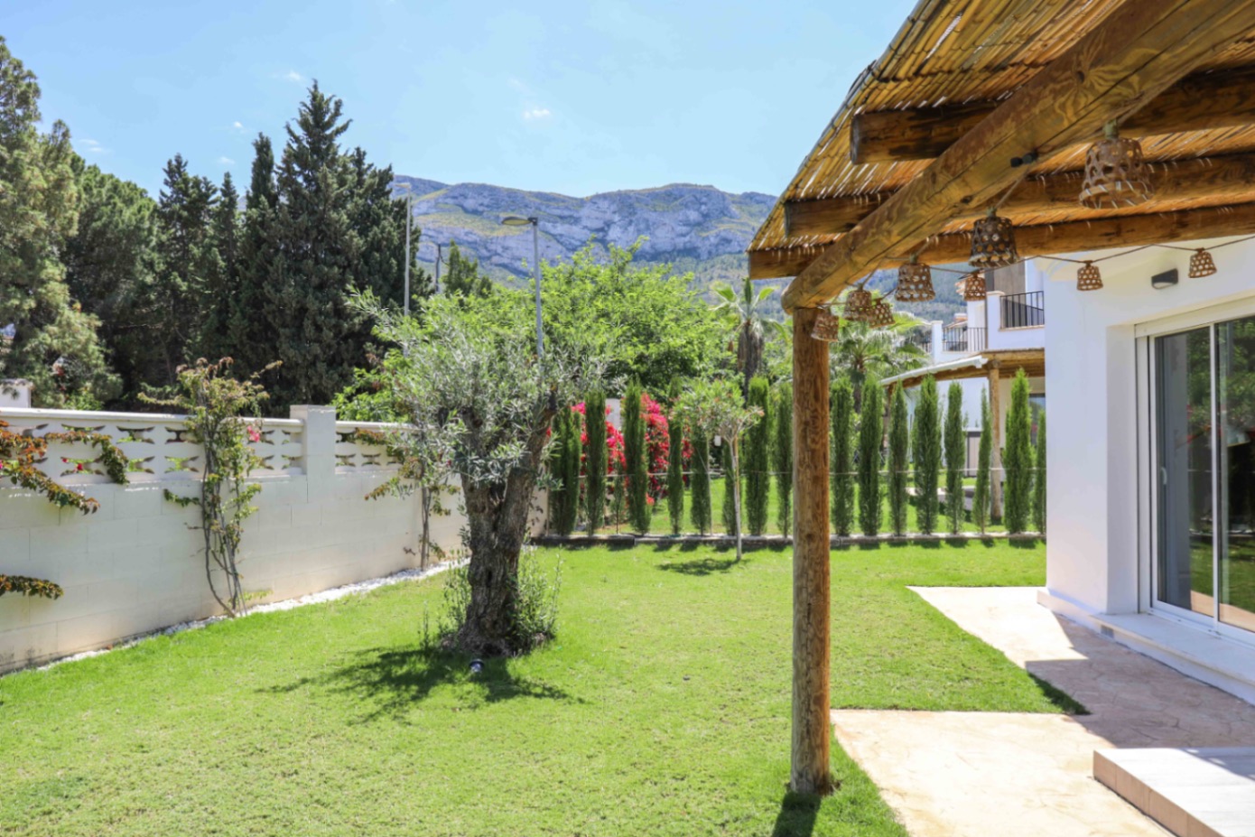 3-Zimmer-Villa in einer Luxusanlage mit Pool zu verkaufen in Denia Montgo - In der Nähe von Restaurants und Stränden