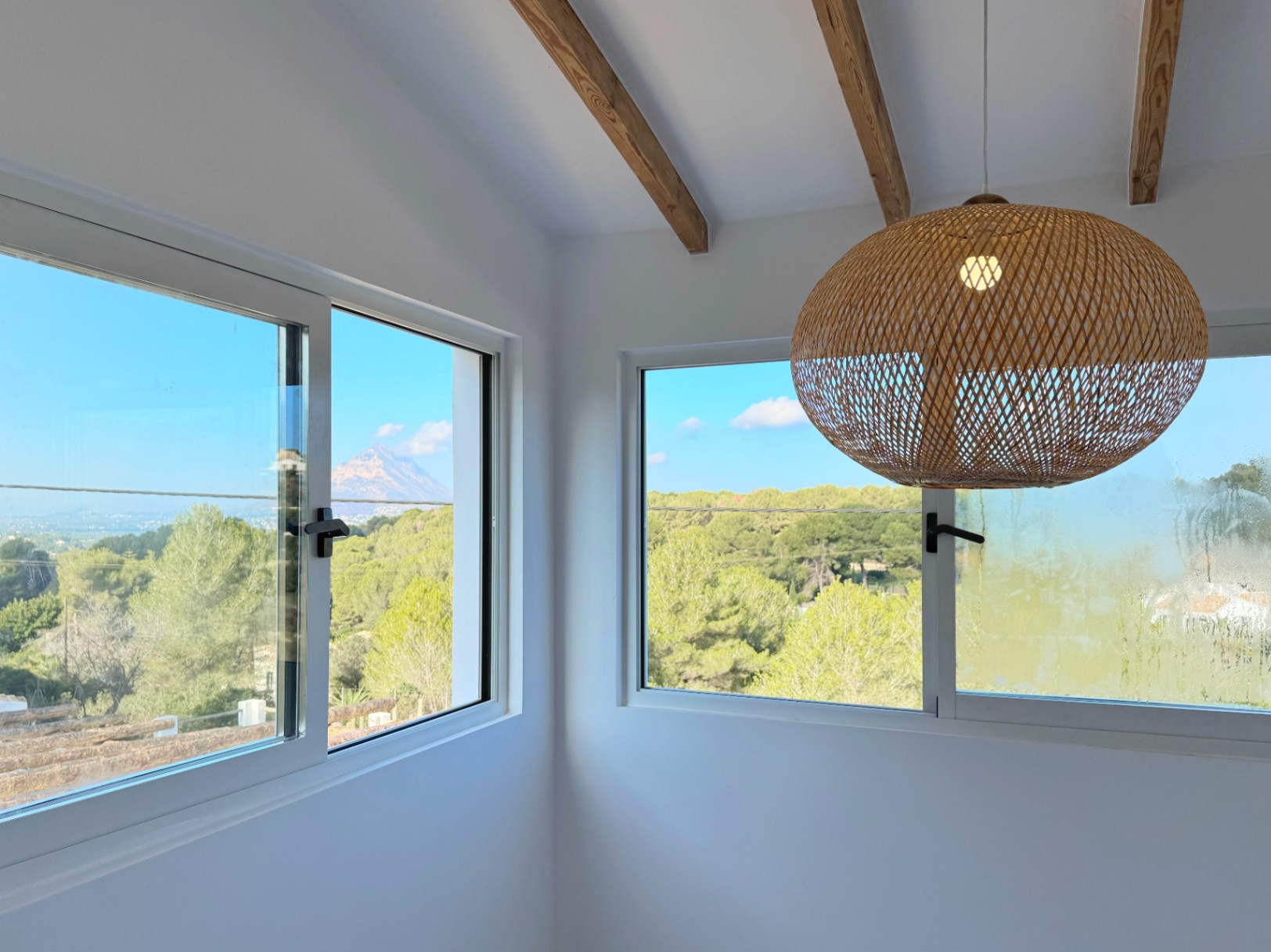 Ibiza-stijl finca met 4 slaapkamers te koop in Jávea, dichtbij Arenal