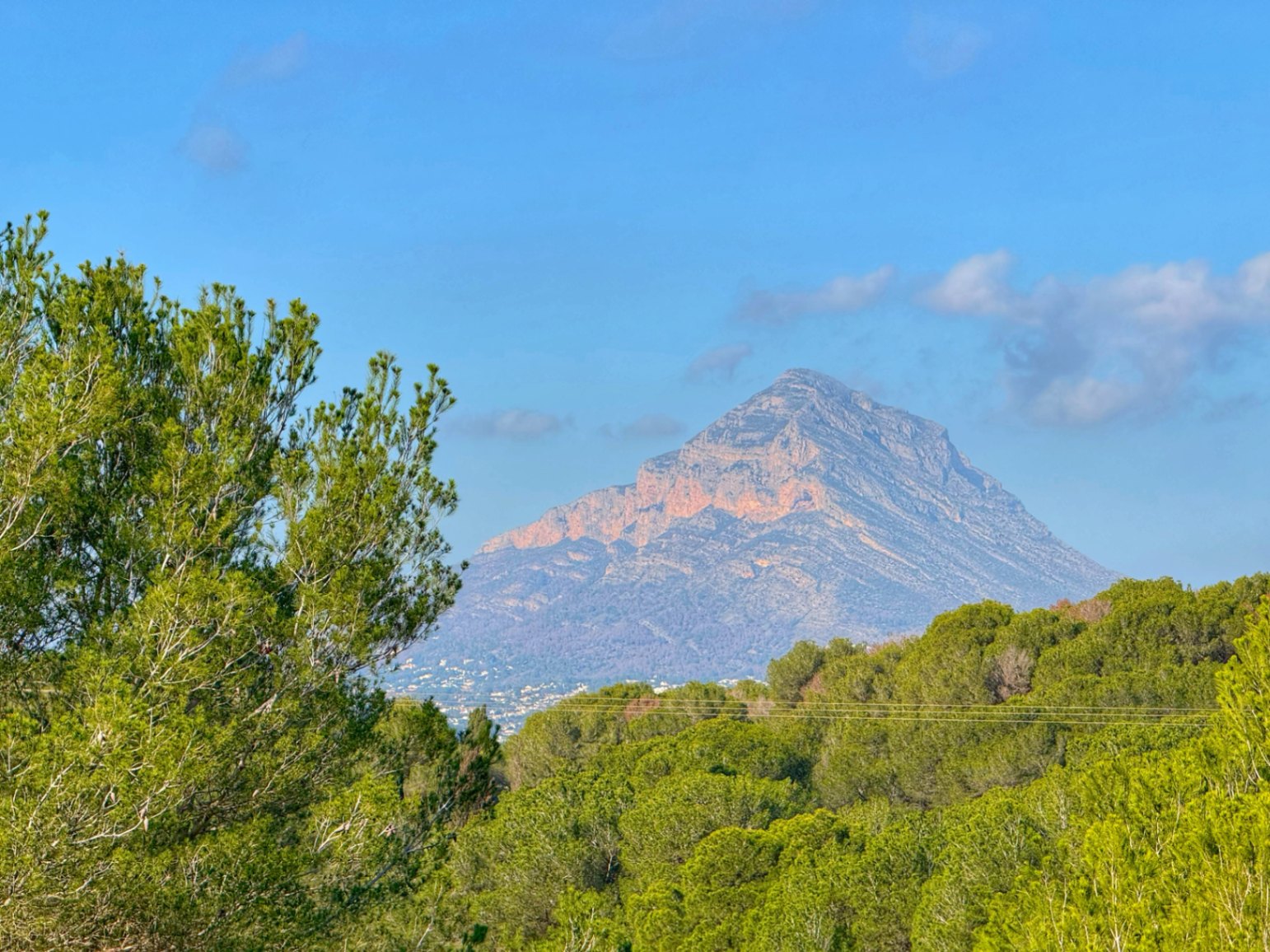 Ibiza-stijl finca met 4 slaapkamers te koop in Jávea, dichtbij Arenal