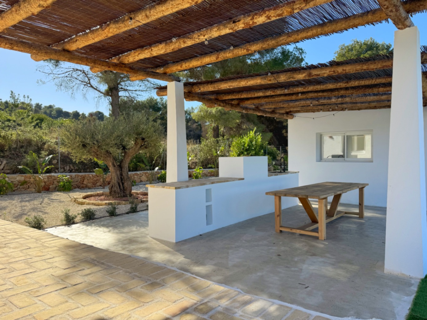 Ibiza-stijl finca met 4 slaapkamers te koop in Jávea, dichtbij Arenal