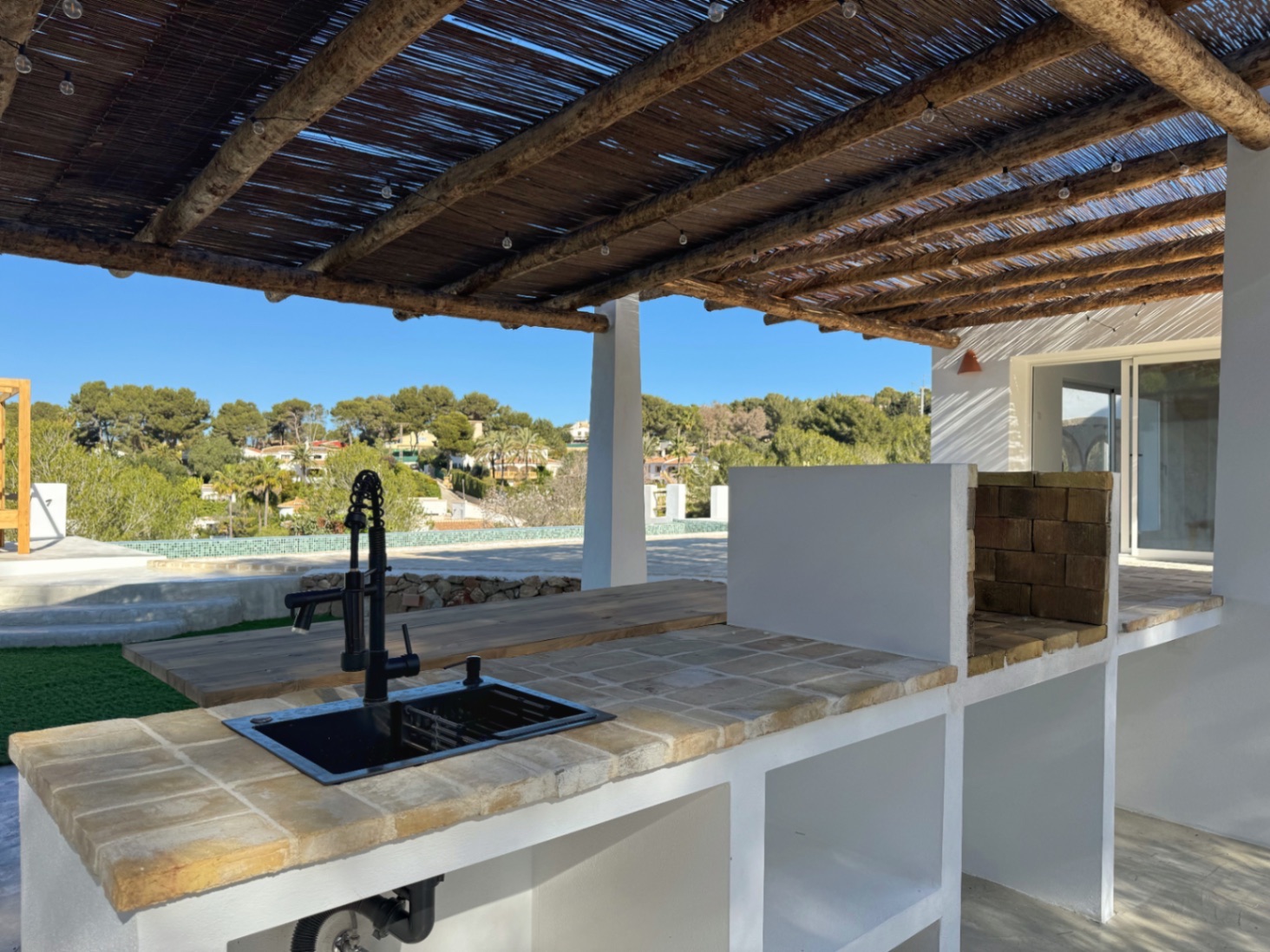 Ibiza-stijl finca met 4 slaapkamers te koop in Jávea, dichtbij Arenal