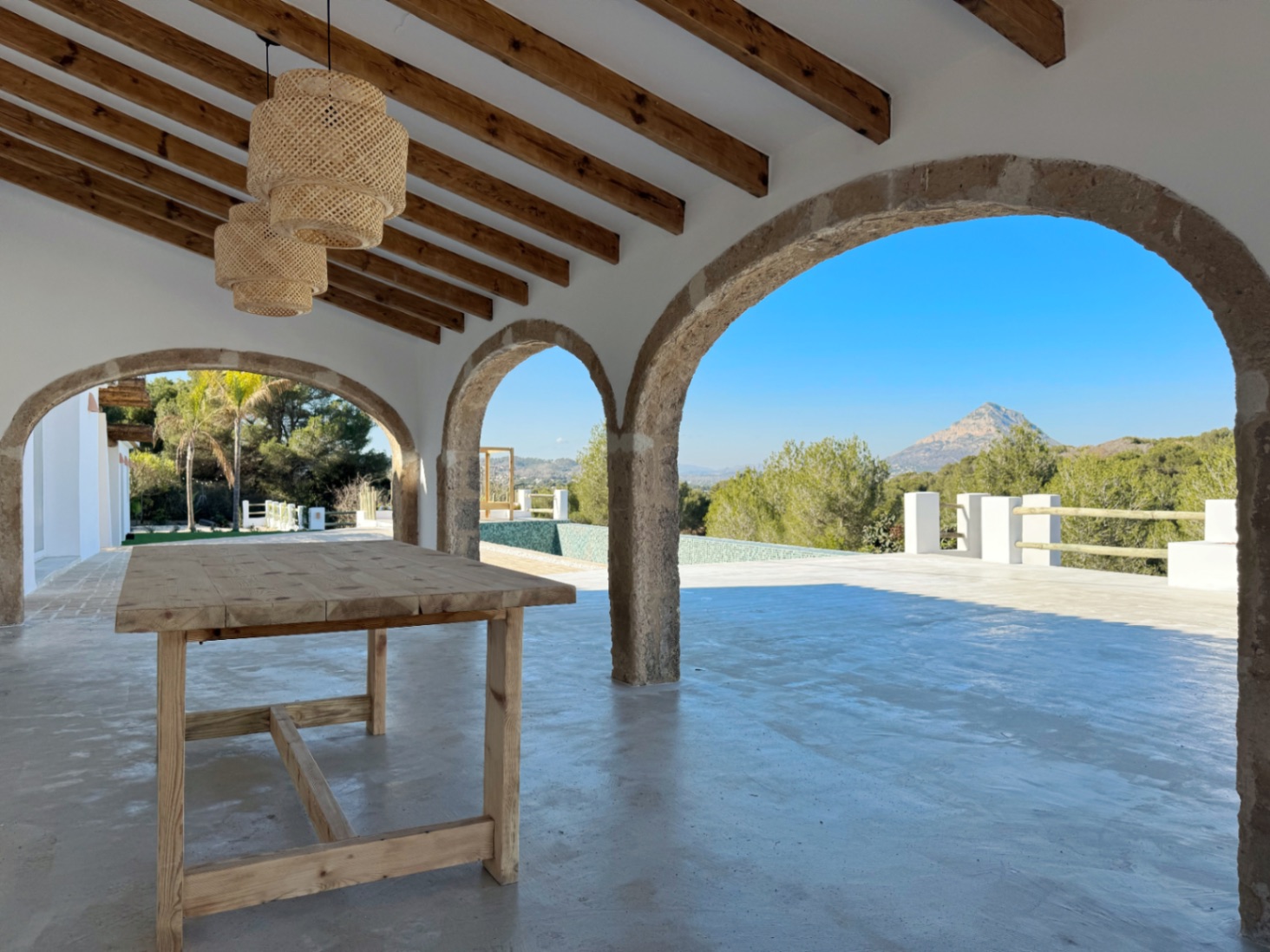 Ibiza-stijl finca met 4 slaapkamers te koop in Jávea, dichtbij Arenal