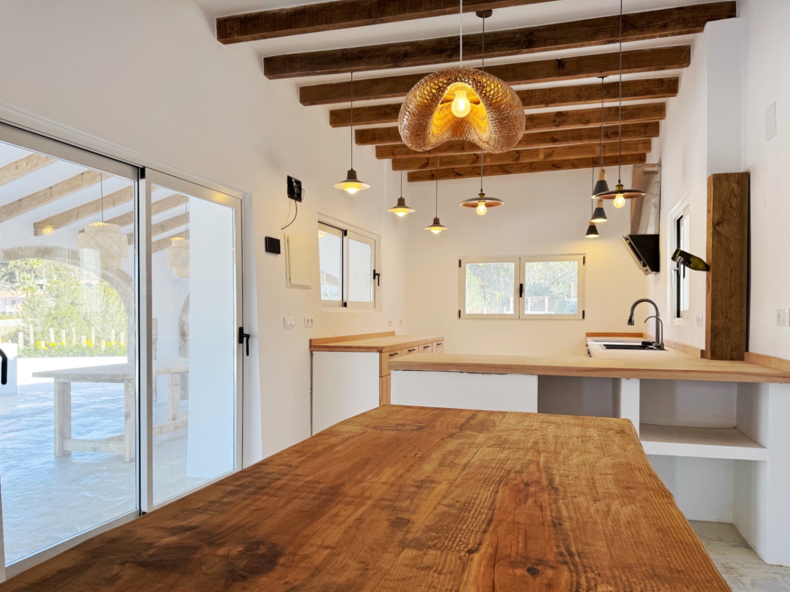 Ibiza-stijl finca met 4 slaapkamers te koop in Jávea, dichtbij Arenal