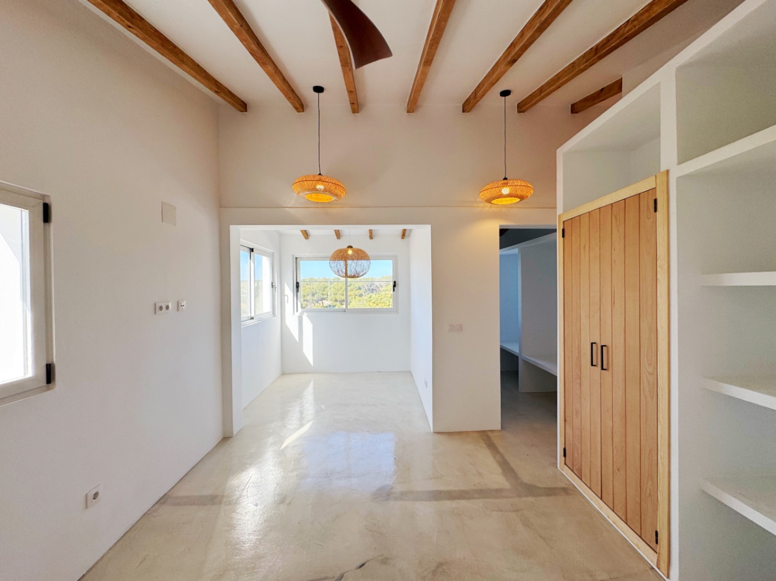 Ibiza-stijl finca met 4 slaapkamers te koop in Jávea, dichtbij Arenal