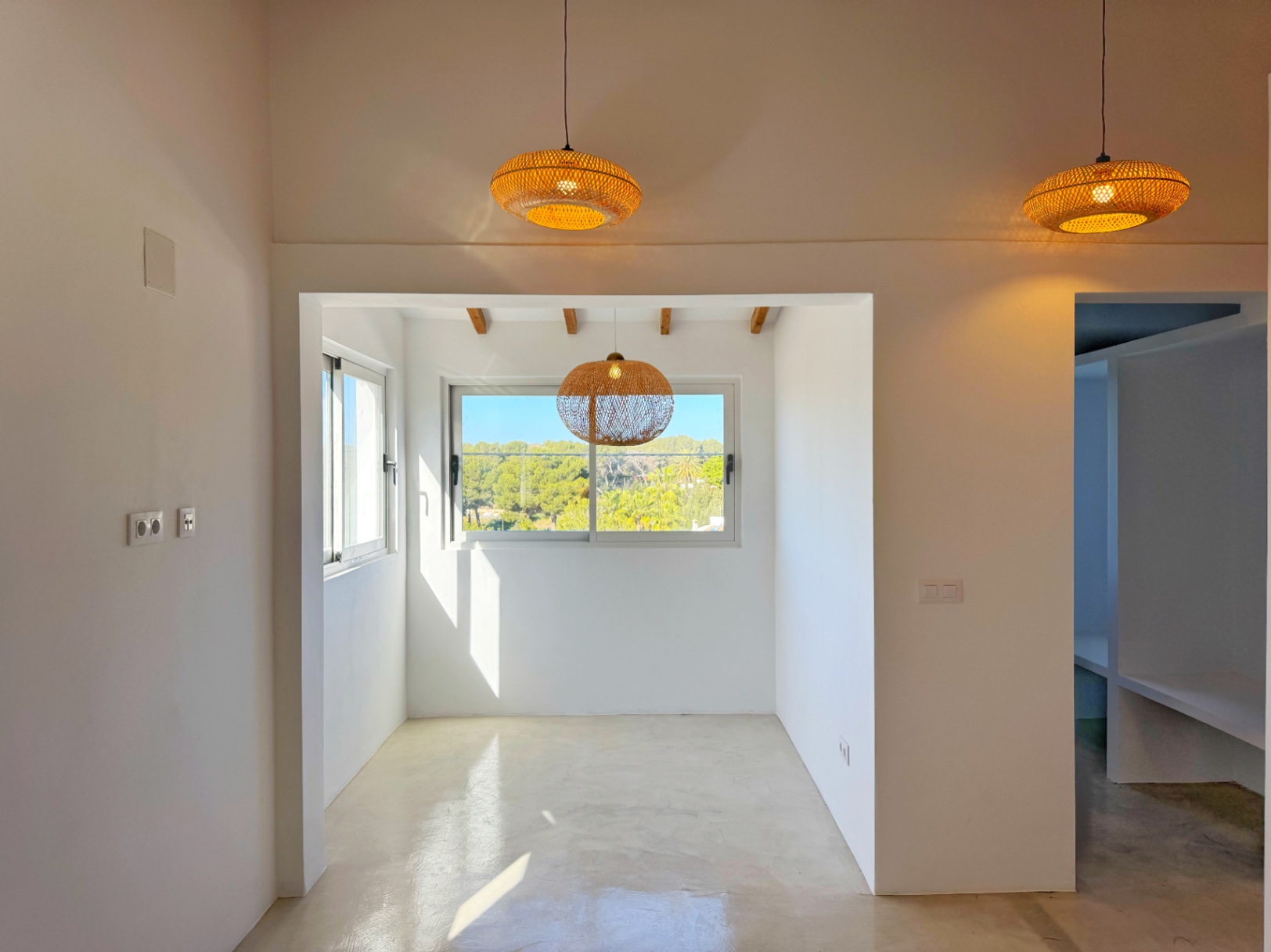 Ibiza-stijl finca met 4 slaapkamers te koop in Jávea, dichtbij Arenal