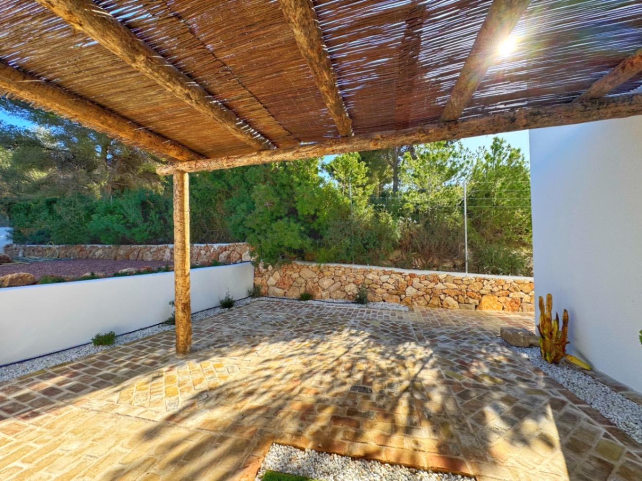 Ibiza-stijl finca met 4 slaapkamers te koop in Jávea, dichtbij Arenal