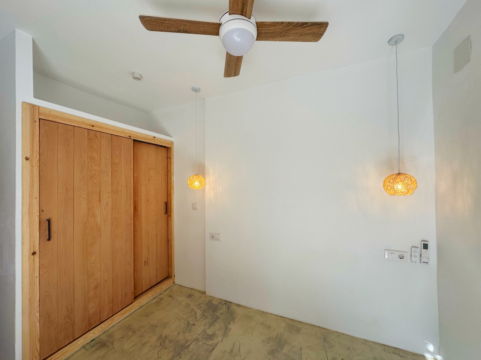 Ibiza-stijl finca met 4 slaapkamers te koop in Jávea, dichtbij Arenal