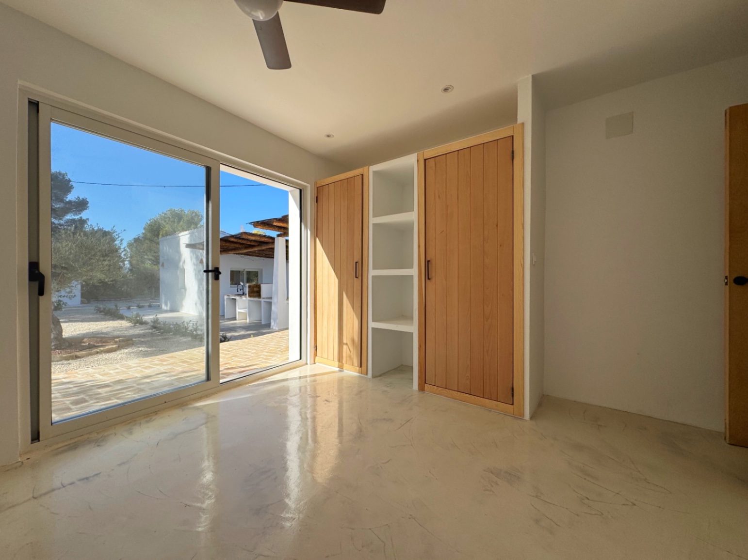 Ibiza-stijl finca met 4 slaapkamers te koop in Jávea, dichtbij Arenal
