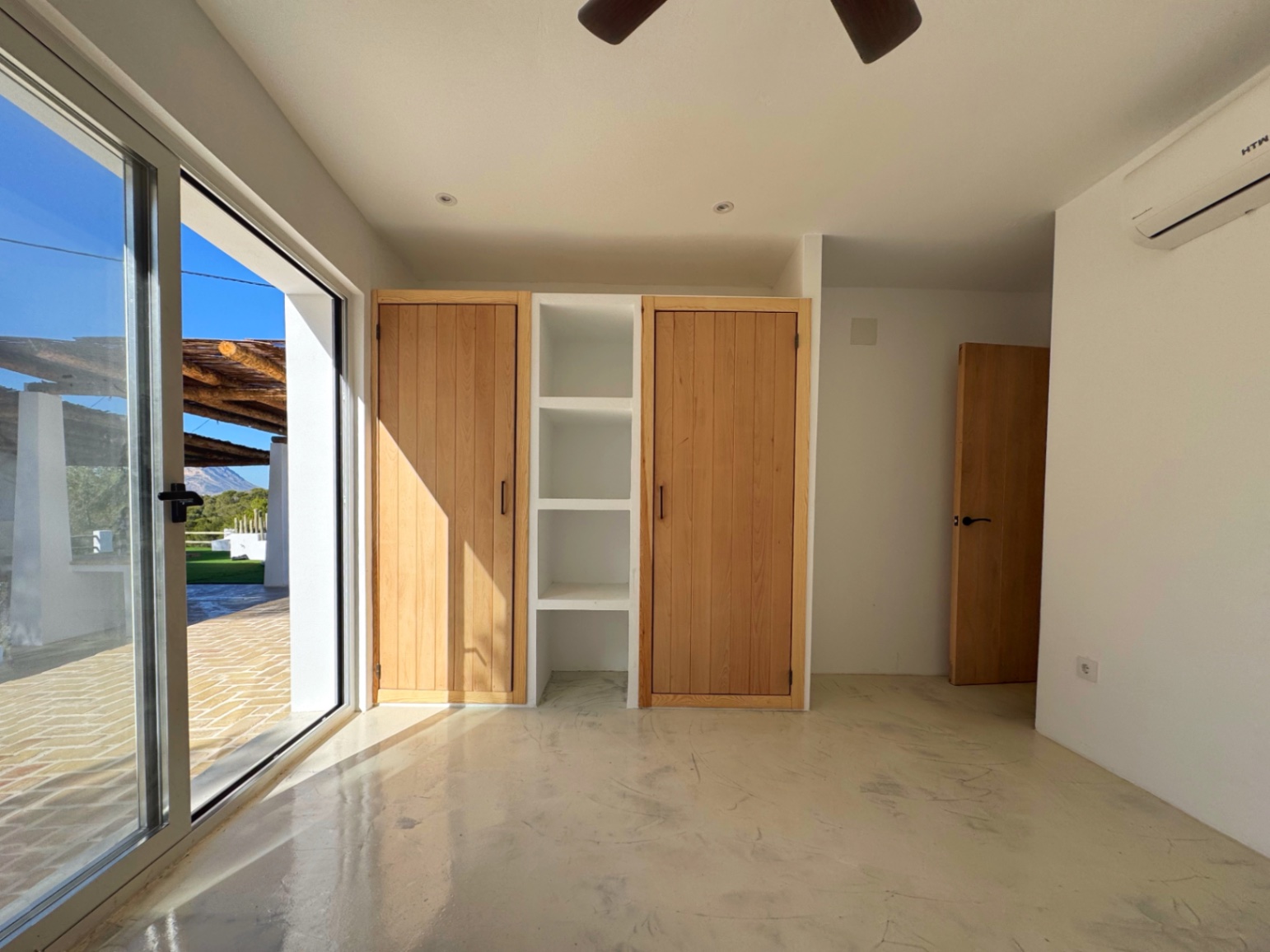 Ibiza-stijl finca met 4 slaapkamers te koop in Jávea, dichtbij Arenal