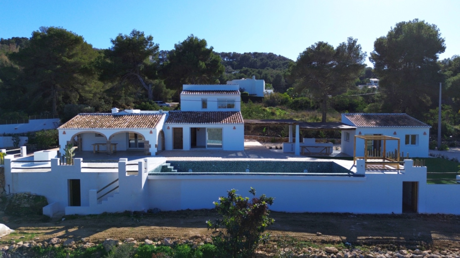 Ibiza-stijl finca met 4 slaapkamers te koop in Jávea, dichtbij Arenal